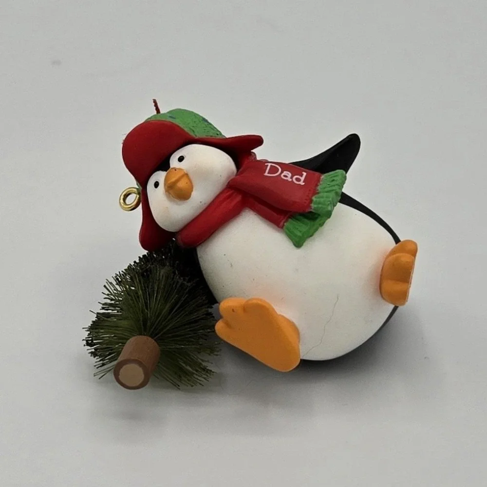 Hallmark Keepsake Dad Ornament Penguin‎ With Christmas Tree 2003 Vintage Scarf